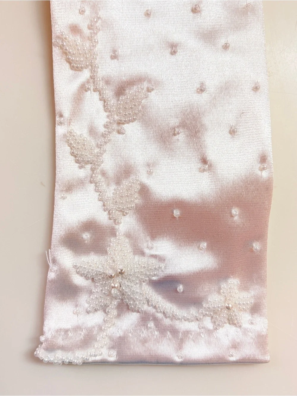 Vtg White Satin Faux Pearl Wrist Gloves Womens Stretch One Size Bridal Formal